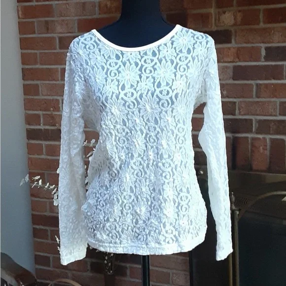 Elegant White Lace Long Sleeve Top - Picture 1 of 5
